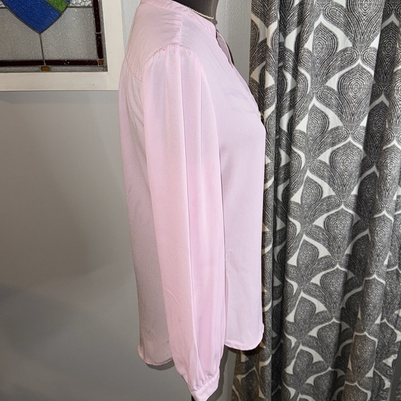 Untuckit Pale Pink Tab Collar Blouse SZ Small - Picture 5 of 6